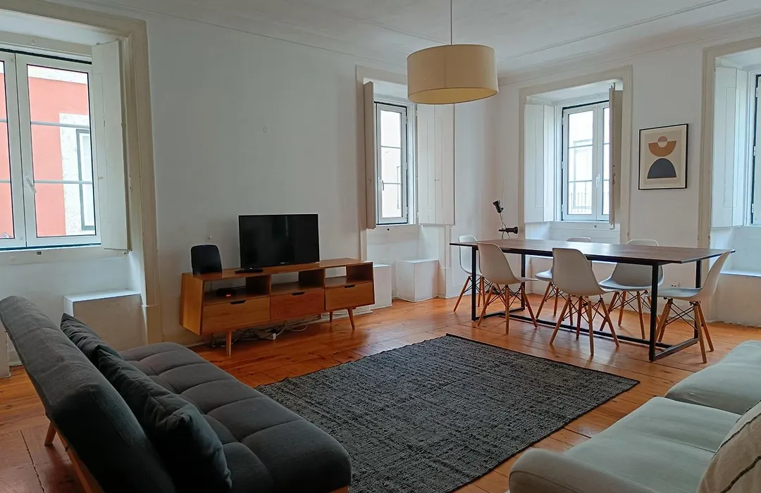 Stunning Apartment Near Chiado-1
