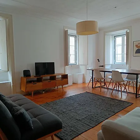 Stunning Apartment Near Chiado-2