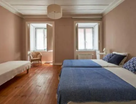 Stunning Apartment Near Chiado-3